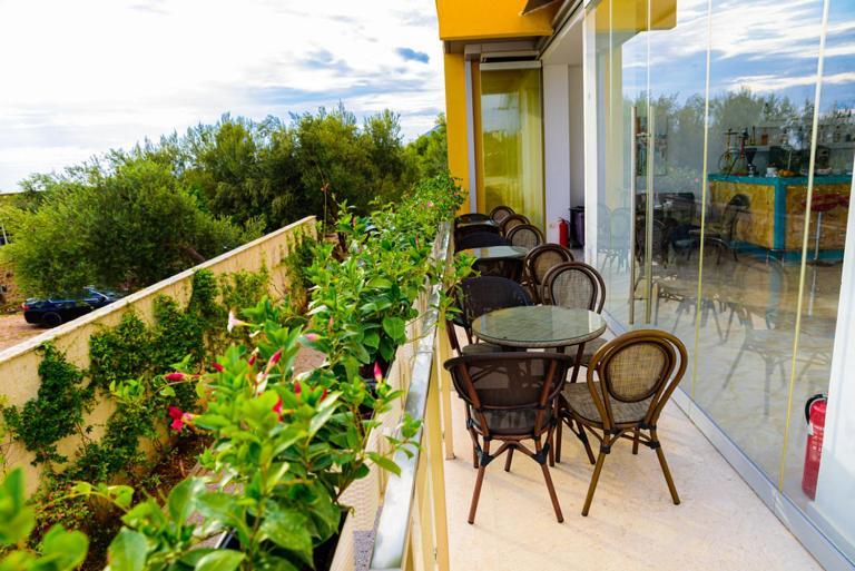 Hotel Orange Dhërmi Екстериор снимка