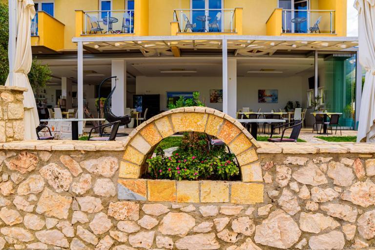 Hotel Orange Dhërmi Екстериор снимка