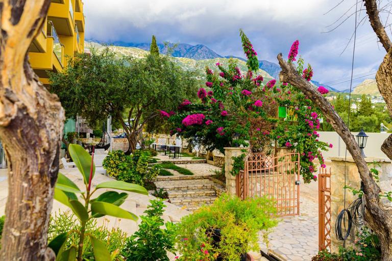 Hotel Orange Dhërmi Екстериор снимка