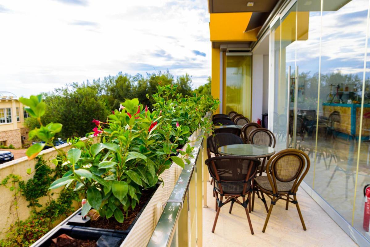 Hotel Orange Dhërmi Екстериор снимка