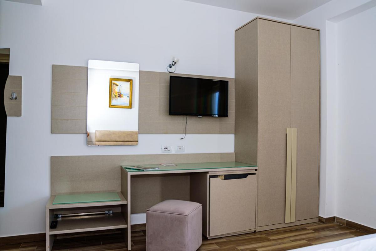 Hotel Orange Dhërmi Екстериор снимка