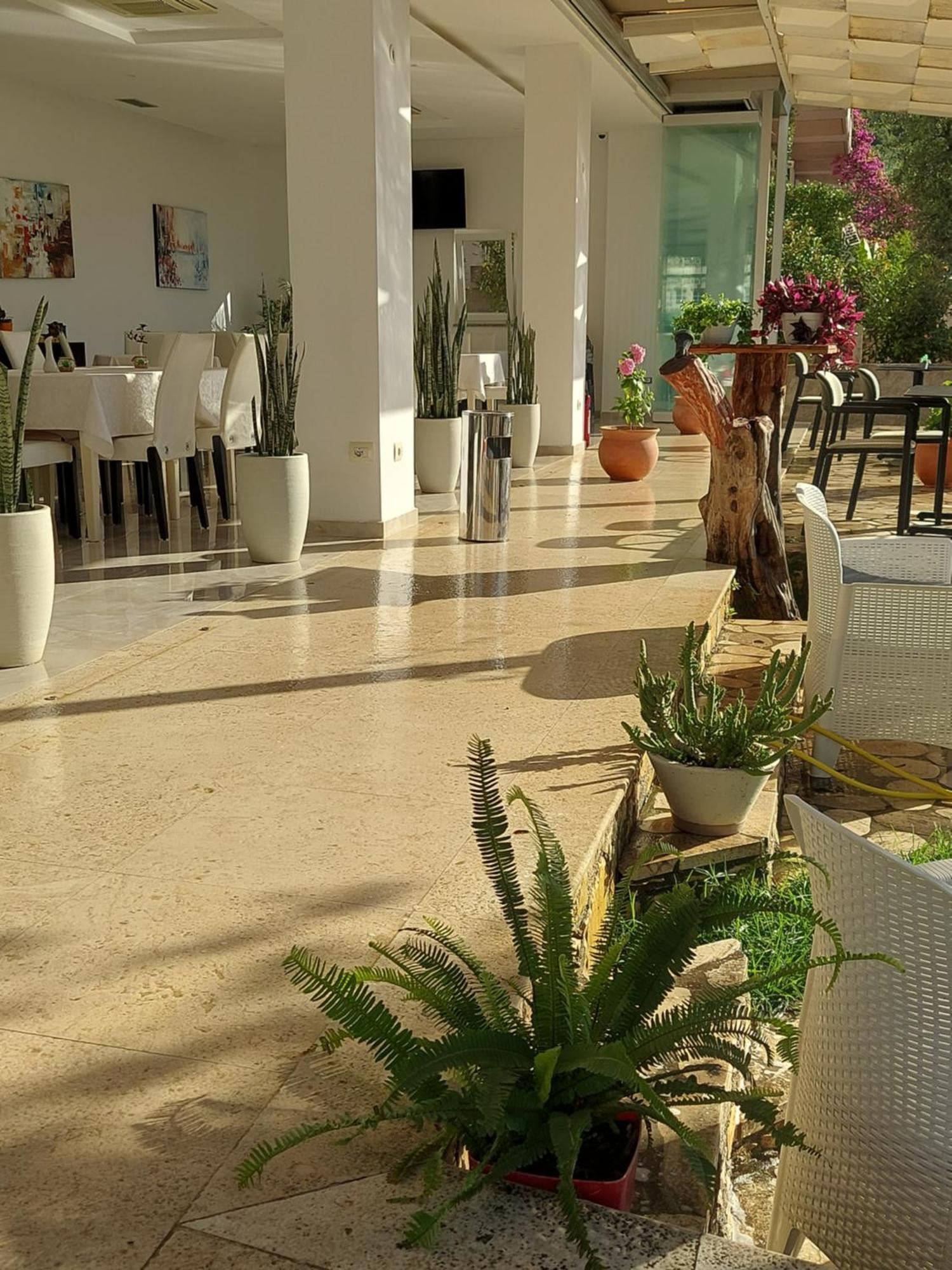 Hotel Orange Dhërmi Екстериор снимка